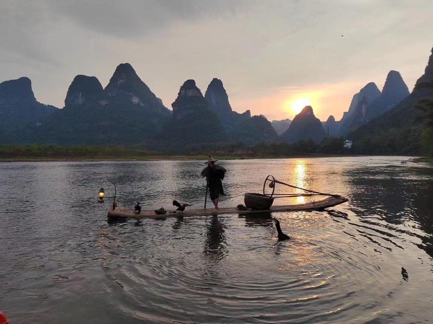 Serene Vale Inn Guilin-Free One Way Pick Up Service To High-Speed Railway Station For 2 Nights Exterior photo
