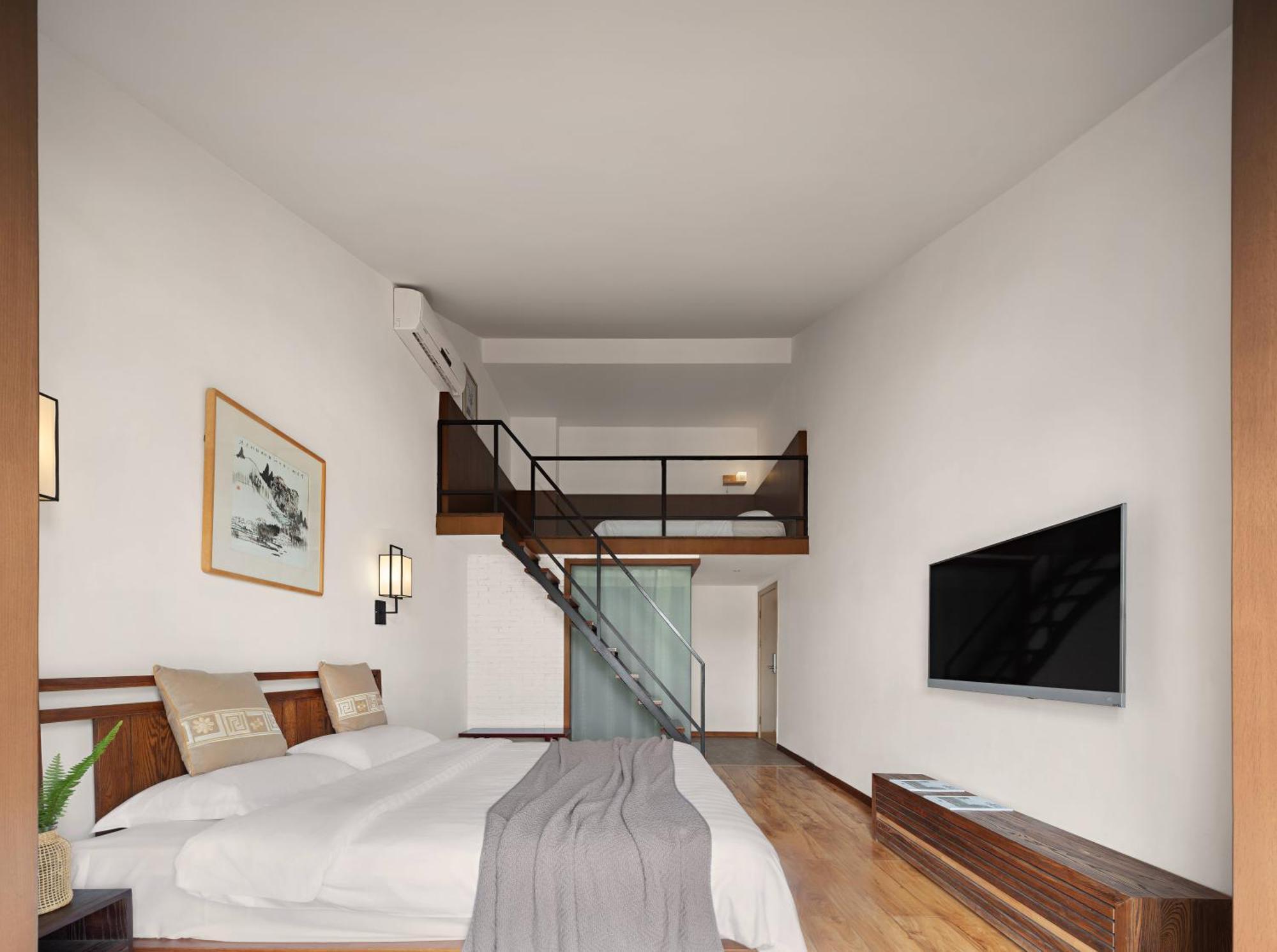 Serene Vale Inn Guilin-Free One Way Pick Up Service To High-Speed Railway Station For 2 Nights Exterior photo
