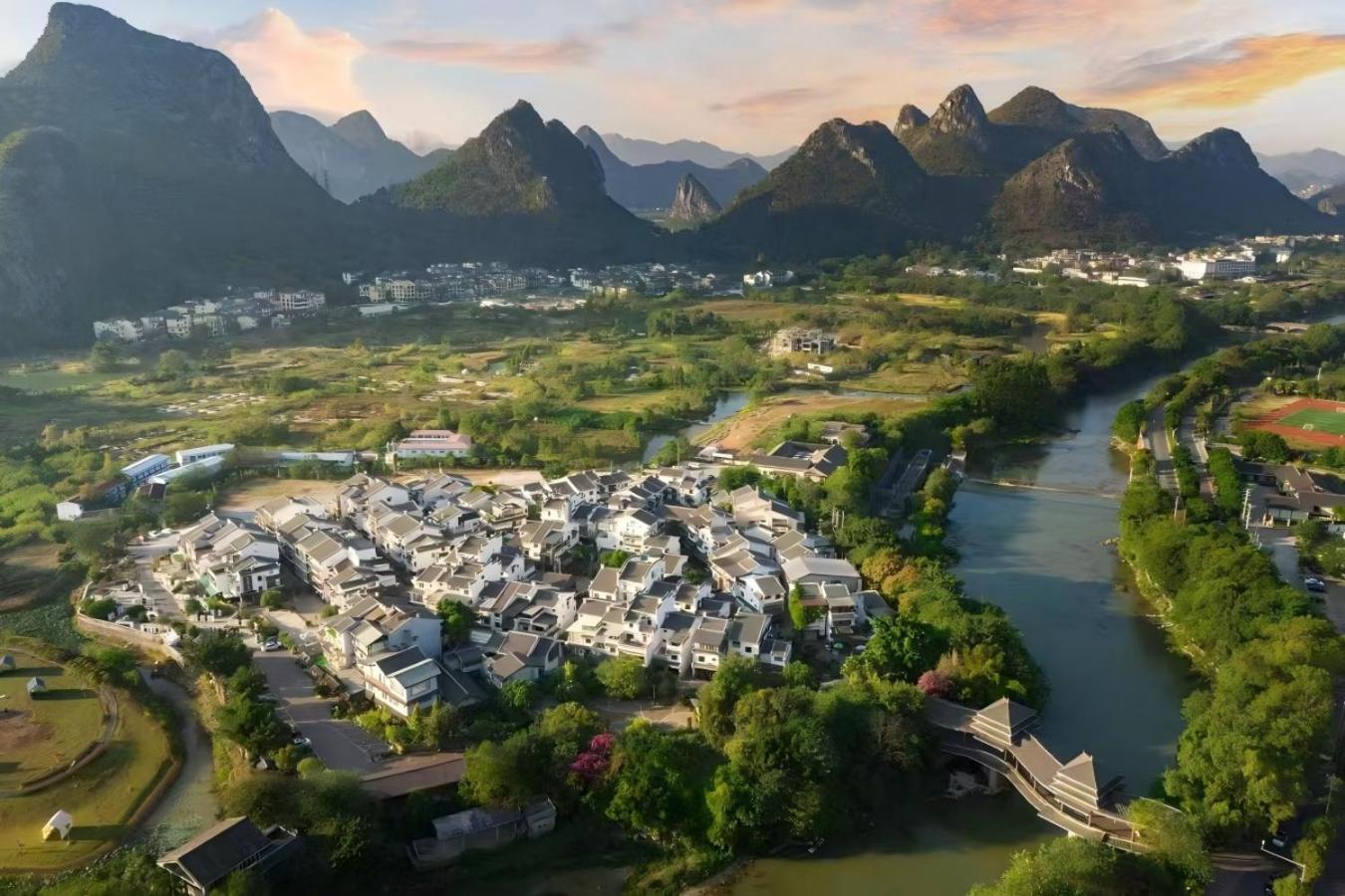 Serene Vale Inn Guilin-Free One Way Pick Up Service To High-Speed Railway Station For 2 Nights Exterior photo