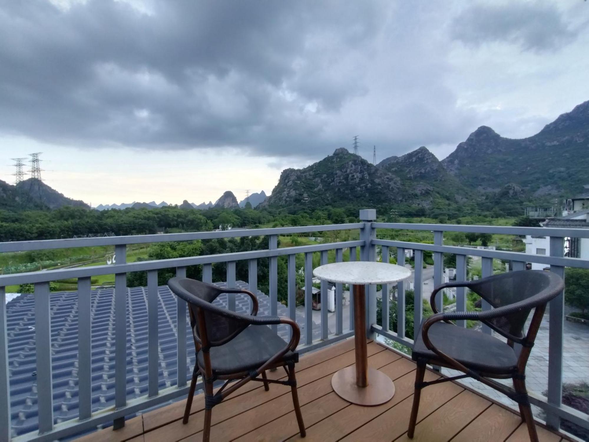 Serene Vale Inn Guilin-Free One Way Pick Up Service To High-Speed Railway Station For 2 Nights Exterior photo