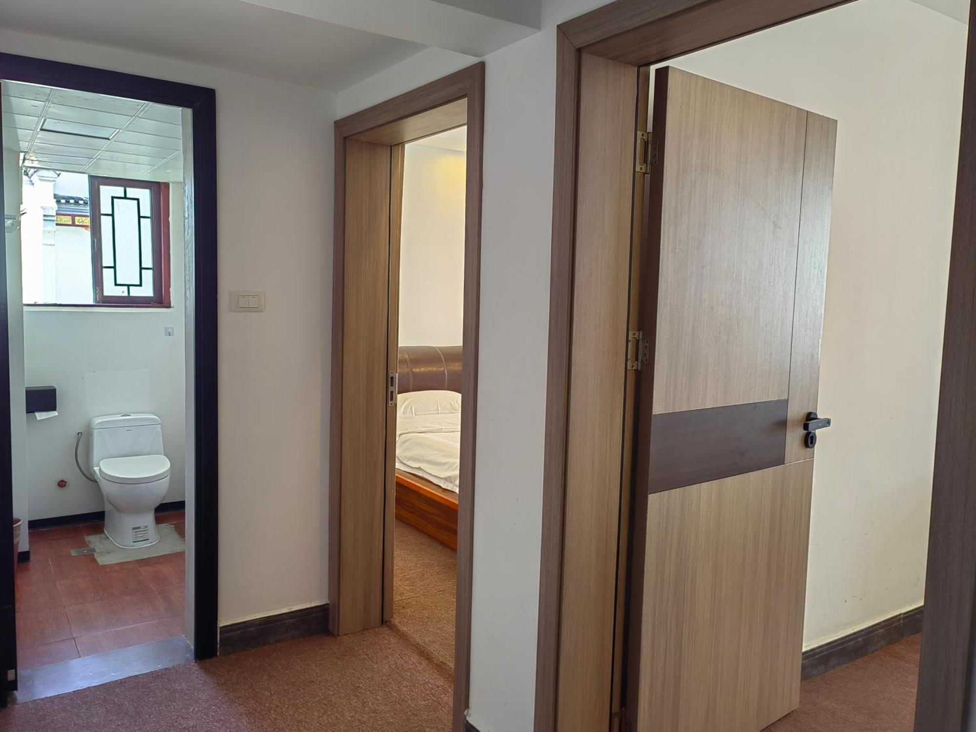Serene Vale Inn Guilin-Free One Way Pick Up Service To High-Speed Railway Station For 2 Nights Room photo