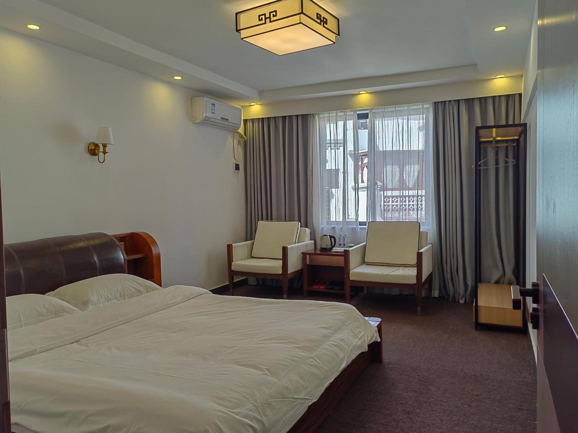 Serene Vale Inn Guilin-Free One Way Pick Up Service To High-Speed Railway Station For 2 Nights Room photo