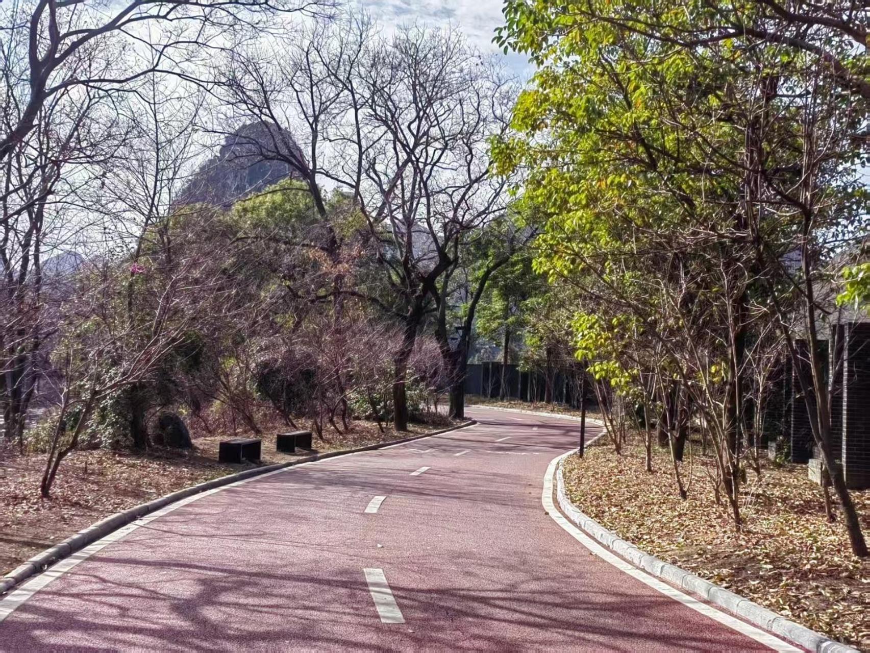 Serene Vale Inn Guilin-Free One Way Pick Up Service To High-Speed Railway Station For 2 Nights Exterior photo